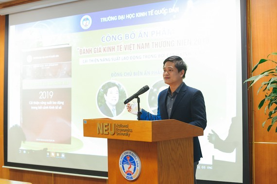 Professor To Trung Thanh at the launch of the publication (Photo: SGGP)