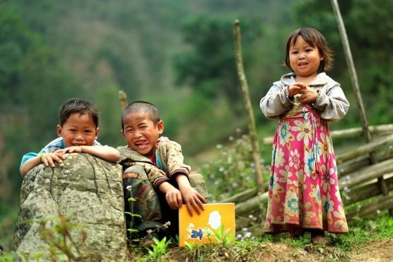 Ethnic minority children in Bat Xat District, the northern mountainous province of Leo Cai. Child malnutrition remains a major problem in Vietnam, especially among ethnic minority communities in remote areas. — VNS Photo
