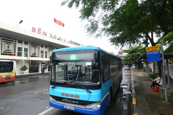 A bus at Gia Lam Coach Station in Hanoi on April 23 (Photo: VNA)