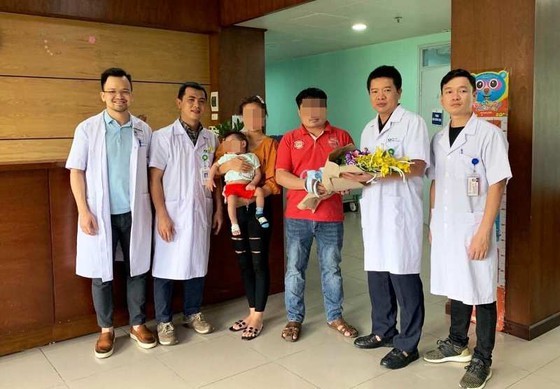 Laotian child with innate lung cyst is discharged from Hanoi-based hospital (Photo: SGGP)