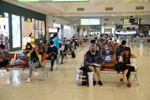 Passengers waiting for flights at Noi Bai International Airport. Vietnam is considering reopening commercial flights from "safe" areas. — VNA/VNS Photo