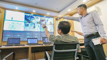 The new smart city operation center is being piloted at HCMC People’s Committee. (Photo: SGGP)