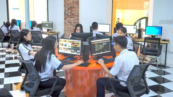 Students of Tran Dai Nghia High School in District 1 are learning in well-equiped room (Photo: SGGP)