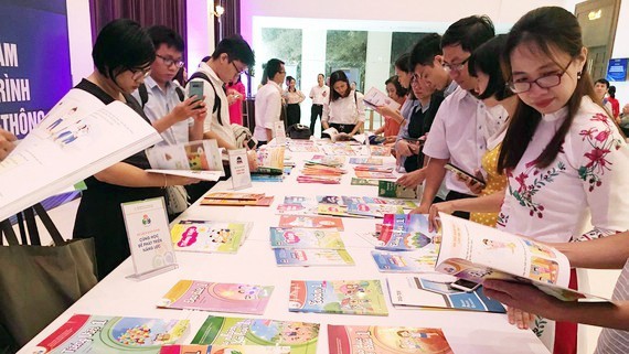 HCMC publicizes new textbooks for academic year 2020-2021