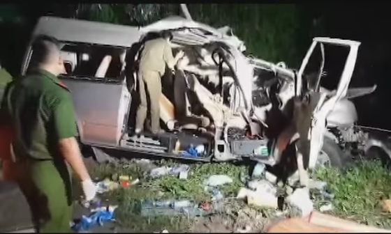 The scene of the accident which left eight people dead and seven others injured in Binh Thuan Province (Photo: SGGP)