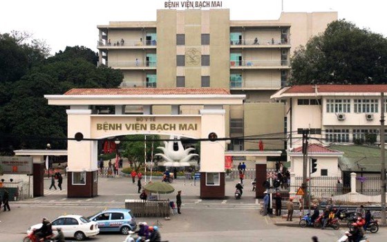 Ministry requests Bach Mai Hospital to decrease fees of medical services
