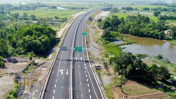 Land clearance in a section of North-South Expressway project (Photo: SGGP)