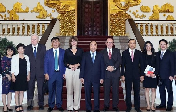 Prime Minister Nguyen Xuan Phuc on September 16 hosted a reception for Dutch and Belgian Ambassadors, Elsbeth Akkerman and Paul Jansen, along with EU investors. (Photo: VNA)
