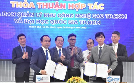 The agreement signing ceremony between SHTP and VNU-HCMC