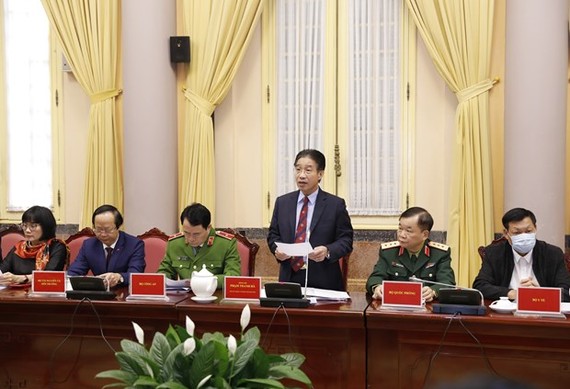 Vice Chairman of the Presidential Office Pham Thanh Ha (standing) chairs the press conference (Photo: VNA)