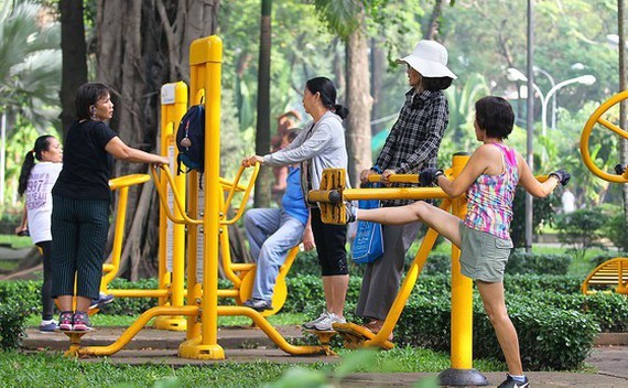 Vietnamese people do physical exercises regularly so they have longer lifespan (Photo: SGGP) 