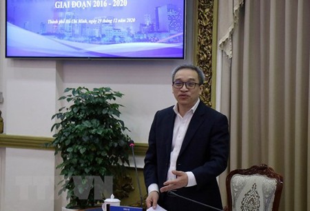 Deputy Minister of Information and Communications Phan Tam delivered his speech in the meeting. (Photo: VNA)