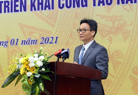 Deputy Prime Minister Vu Duc Dam is delivering his speech in the meeting. (Photo: SGGP)