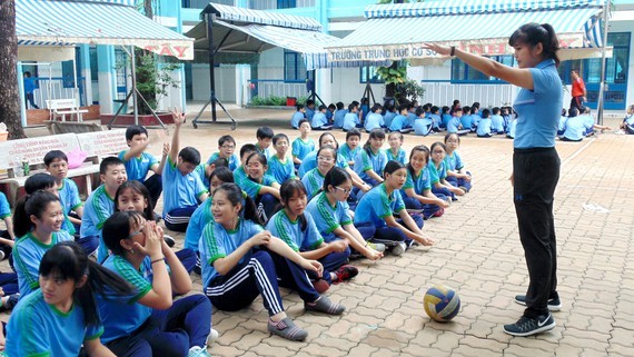 School managers make efforts to offer Tet bonus to teachers (Photo: SGGP)