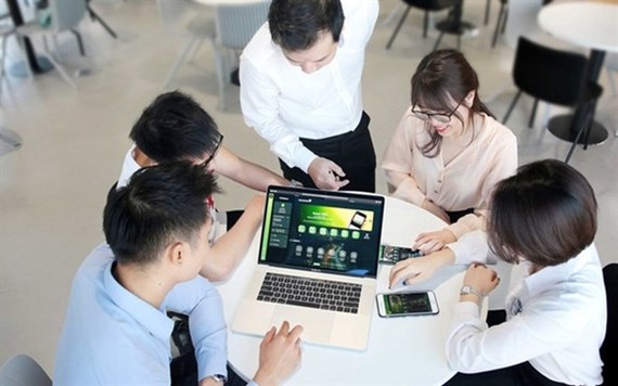 Banks have taken many policies, including offering free money transfers and investing in digital technology to attract customers. (Photo: cafef.vn)
