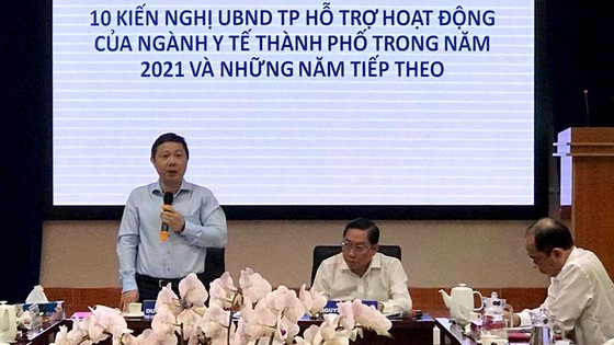 Deputy Chairman of the Ho Chi Minh City People’s Committee Duong Anh Duc speaks at the meeting (Photo: SGGP)