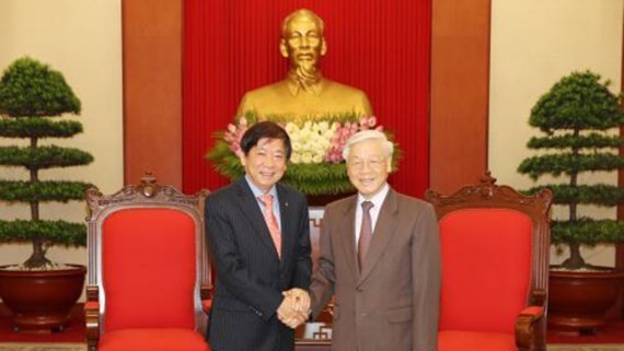 General Secretary of the Central Committee of the Communist Party of Vietnam Nguyen Phu Trong (R) and Chairman of the People's Action Party Khaw Boon Wan (Photo: VNA)