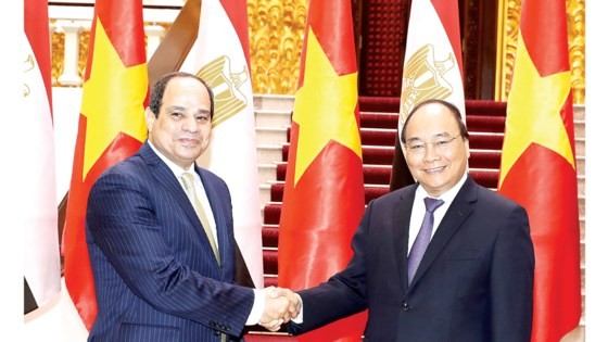 Vietnamese Prime Minister Nguyen Xuan Phuc and Egyptian President Abdel Fattah el-Sisi