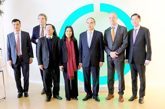 Secretary of the HCMC Party Committee Nguyen Thien Nhan and his delegation visit High Tech Campus of Eindhoven