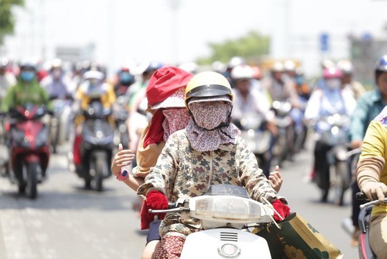 The capital city of Hanoi experiences a record high of over 40 degrees Celsius 