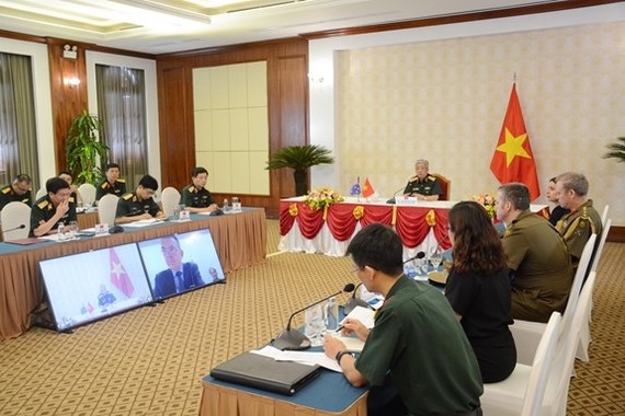 The scene at the talks between Vietnamese Deputy Minister of National Defence Sen. Lt. Gen. Nguyen Chi Vinh and Peter Tesch, Deputy Secretary for Strategic Policy & Intelligence at Australia’s Department of Defence (Photo: VNA)