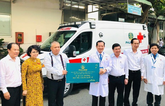 People's Hospital 115 receives ambulance to serve for Covid-19 prevention and control (Photo: Hoai Nam)
