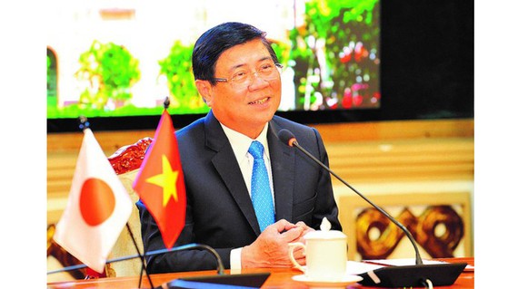Chairman of the Ho Chi Minh City People's Committee Nguyen Thanh Phong speaks at an online meeting with Mayor of South Korea's Daegu City Kwon Young Jin (Photo: Viet Dung)