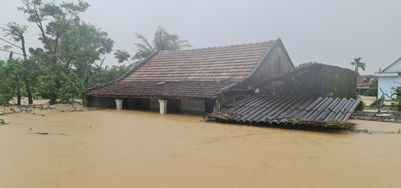 RoK offers US$300,000 worth of cash relief to flood-hit central Vietnam