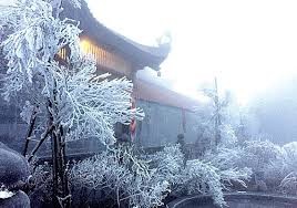 Freezing cold snap blankets Fansipan mountaintop