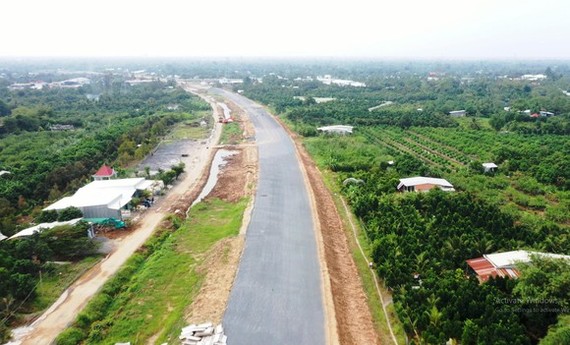 Buses under 16 seats allowed to run on Trung Luong-My Thuan Expressway 