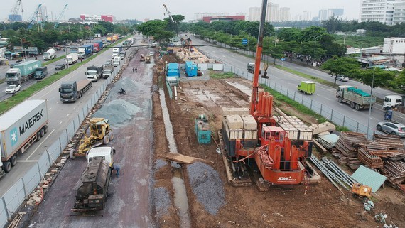 The tunnel project at Nguyen Van Linh-Nguyen Huu Tho intersection. (Photo: SGGP/ Cao Thang)