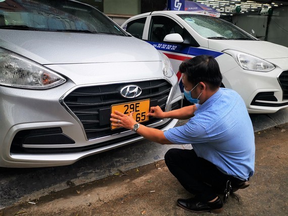 HCMC changes yellow license plates for over 31,000 business vehicles