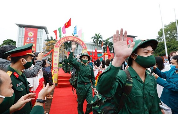 Young people set off for military service in Hanoi (Photo: VNA)