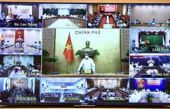PM Pham Minh Chinh chairs the online meeting (Photo: VNA) 