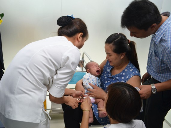 Tiêm chủng cho trẻ tại Trung tâm tiêm chủng VNVC Hoàng Văn Thụ
