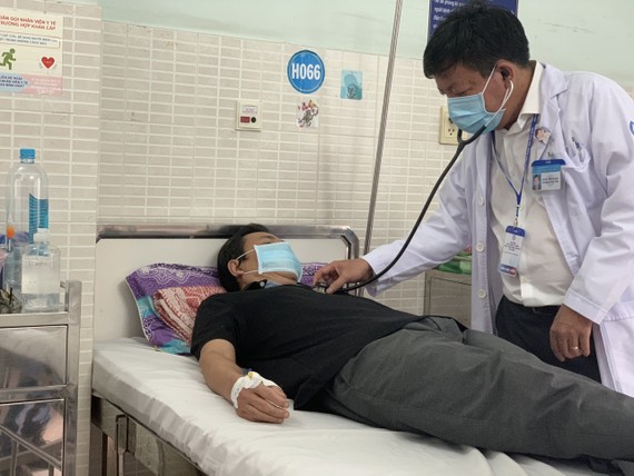 BS.CKI. Võ Tấn Kiệt khám bệnh tại Bệnh viện quận Tân Phú