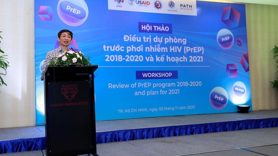 PGS-TS Nguyễn Hoàng Long, Cục trưởng Cục phòng, chống HIV/AIDS phát biểu tại hội thảo