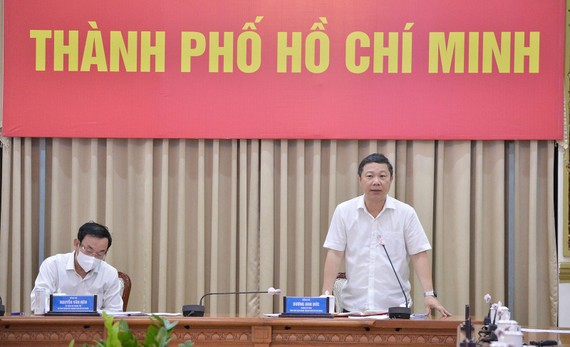 Bí thư Thành ủy TPHCM Nguyễn Văn Nên và Phó Chủ tịch UBND TPHCM Dương Anh Đức tại cuộc họp ngày 15-12. Ảnh: VIỆT DŨNG