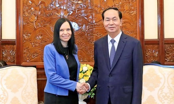 President Tran Dai Quang (R) receives the Ambassador of Poland Barbara Szymanowska on June 21st.( Photo: VNA )