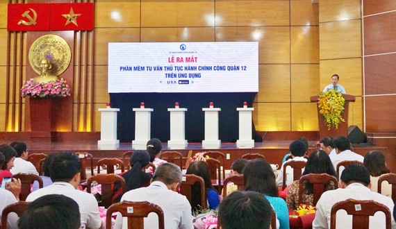 Ông Trần Hữu Trí - Bí thư Quận ủy, Chủ tịch HĐND quận phát biểu  tại Lễ ra mắt ứng dụng IURA. Ảnh: TTĐTQ12
