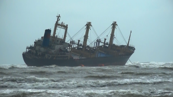 Tàu Minh Nam 07 gặp nạn tại vùng biển xã Kỳ Ninh, thị xã Kỳ Anh, tỉnh Hà Tĩnh, tháng 10-2020