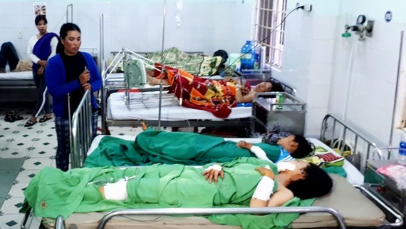 2 đứa con của ông A.Th bị thương nặng đang điều trị tại Bệnh viện Đa khoa tỉnh Kon Tum