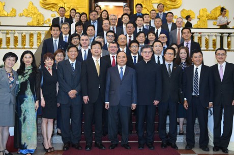 政府總理阮春福在政府辦事處接見了中國香港企業代表團。（圖源：互聯網）