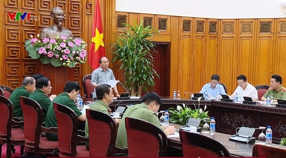 阮春福總理在會議上發表講話。（圖源：VTV視頻截圖）