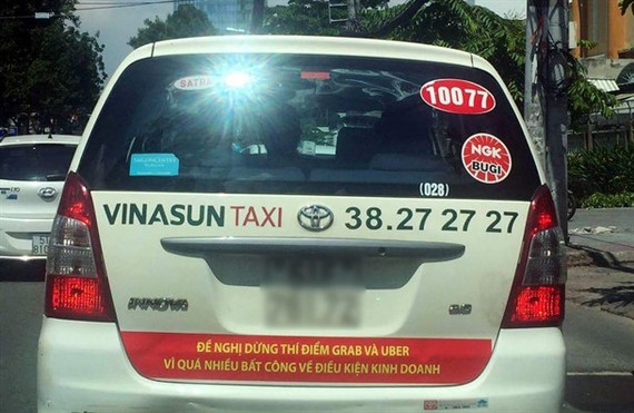 Vinasun 貼上反對網約計程車口號。（資料圖源：互聯網）