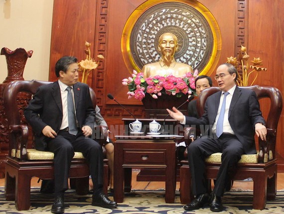 市委書記阮善仁(右)接見中國駐本市總領事陳德海。（圖源：市黨部新聞網）