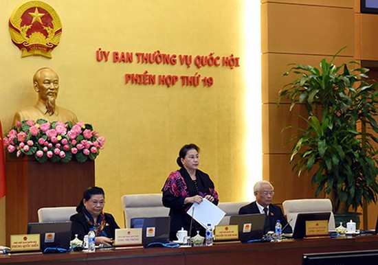 國會主席阮氏金銀(中)在會上致開幕詞。（圖源：光慶）