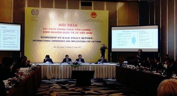 圖為“工資改革政策-國際與越南的經驗”研討會現場一瞥。（圖源：VOV）