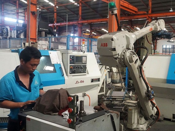 生產流程中使用機械人代替人工作業。