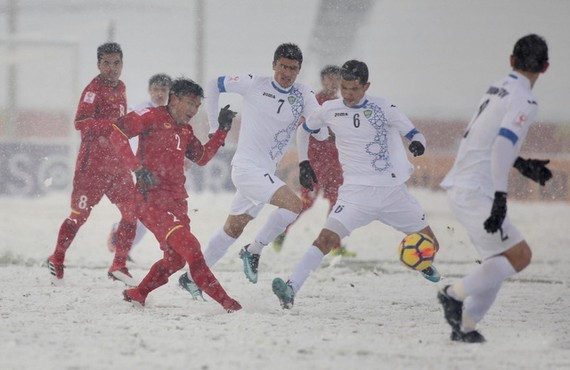 越南球員首次在雪地上比賽。（圖源：微博）